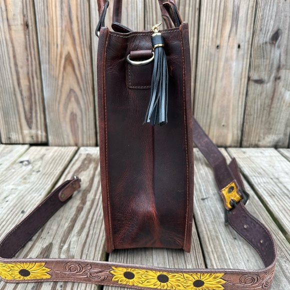 🌻GENUINE TOOLED LEATHER COWHIDE SUNFLOWER LAPTOP BAG PURSE w/ BELT STRAP🌻SALE! 😃 - Picture 6 of 11
